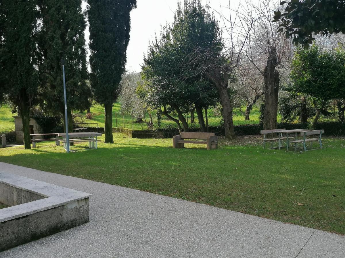 Bilocale Papavero, Magnolia O Girasole San Felice del Benaco Buitenkant foto